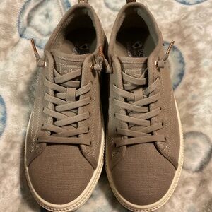 Skechers Ladies  Brown Canvas Sneakers Size 8